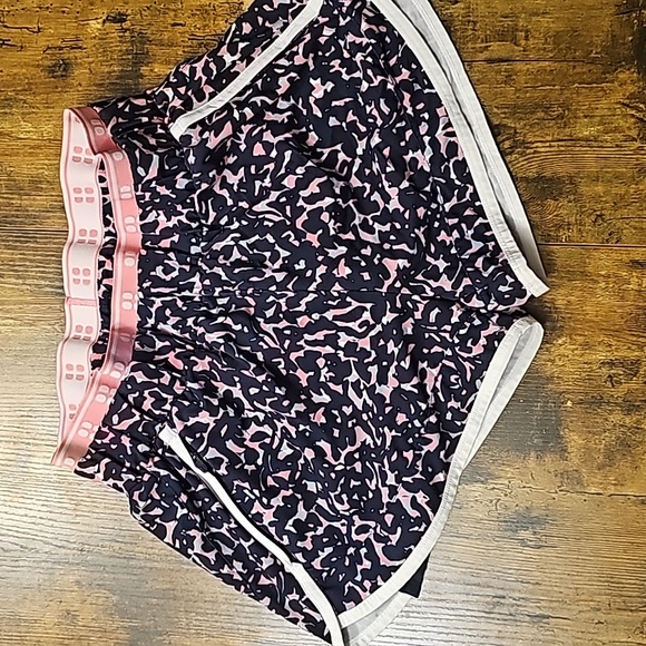 Sweaty Betty On Your Marks 2 in 1 Shorts - Picture 4 of 7